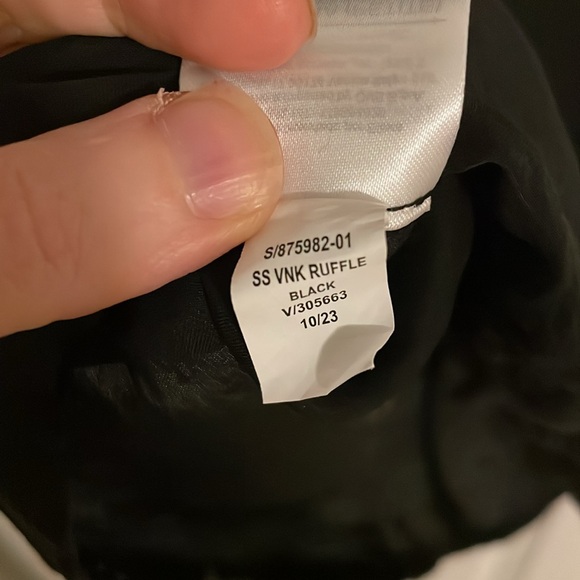 NWOT Gap Short Sleeve Ruffle V-Neck Top, XSP - Picture 4 of 5